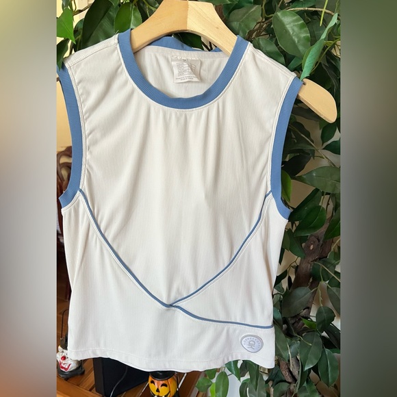Chic White and Blue Sleeveless Top - Picture 1 of 4